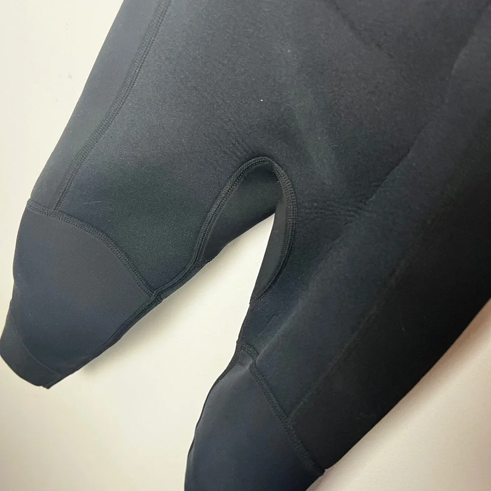 Dark Lightning Explorer Kids Full Body Wetsuit Black Navy Neoprene Sport Sz 4